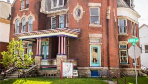 A picture of the Quaint Corner Childrens Museum building.